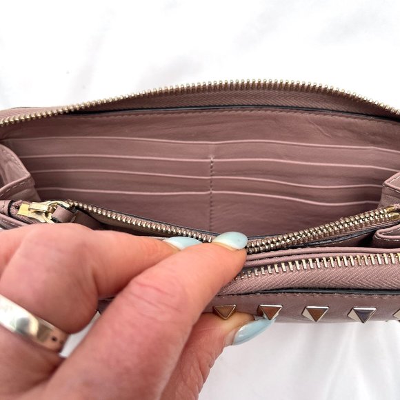 AUC VALENTINO GARAVANI Rockstud ZIP AROUND WALLET - Picture 13 of 14